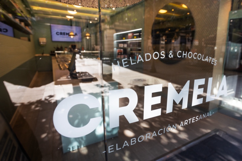 entrada heladería cremela en gijón, Asturias